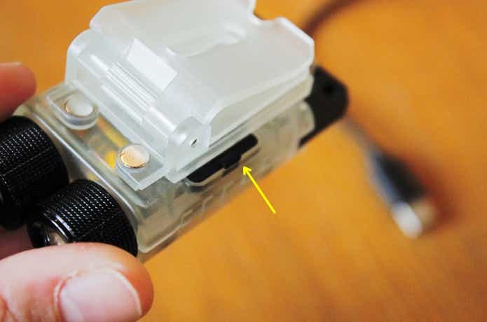 クリップ装着中では充電ができない