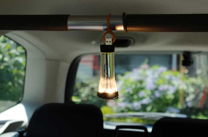 ゴールゼロにボタンスリングをつけてクルマに