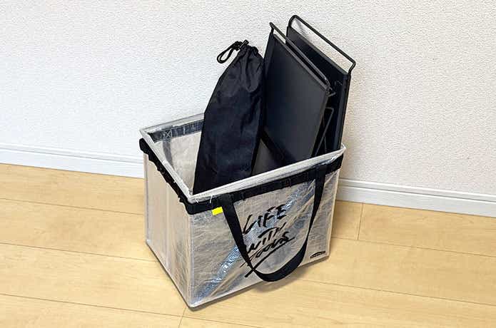 ワンタッチバケットに入れた積み重ねできるテーブル