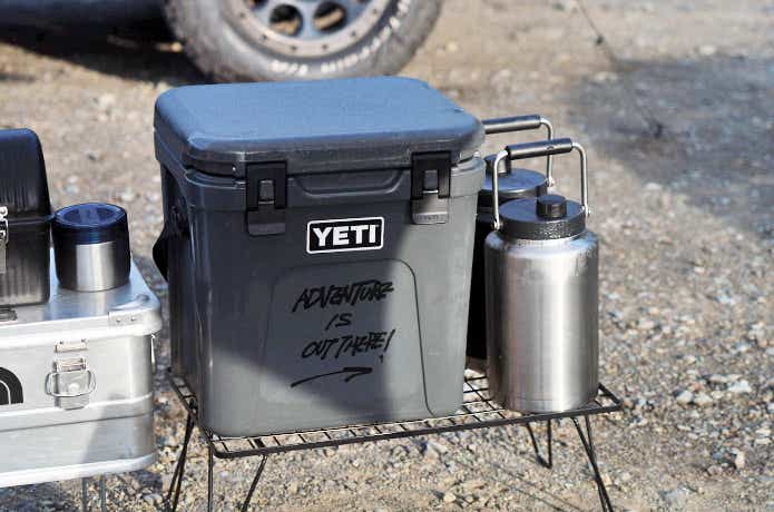 クーラーボックスとランブラーステンレスジャグ