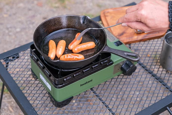 イワタニ カセットフータフまるJr. CB-ODX-JRでソーセージを焼く