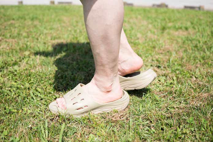 シックソールサンダルアドバンス歩行イメージ