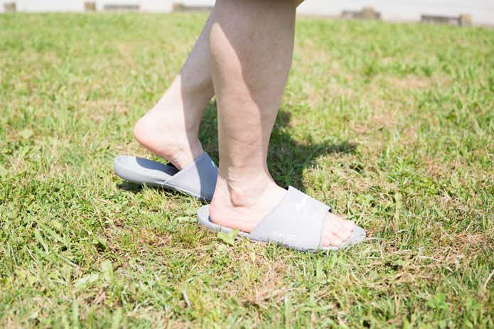 BMZ(R)アシトレサンダル　歩行イメージ