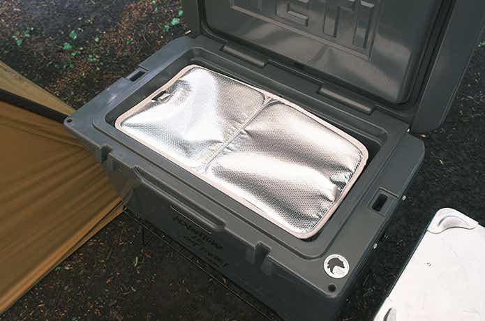 クーラーボックスにセットしたサーマルバリアボード