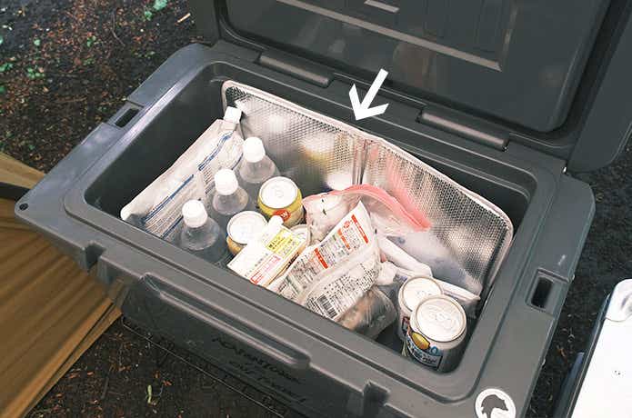 クーラーボックスの側面に入れたサーマルバリアボード