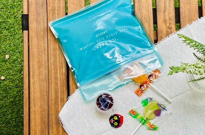 ラコレのアイスパックとお菓子