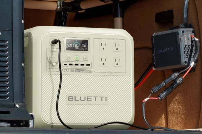 ポータブル電源を充電