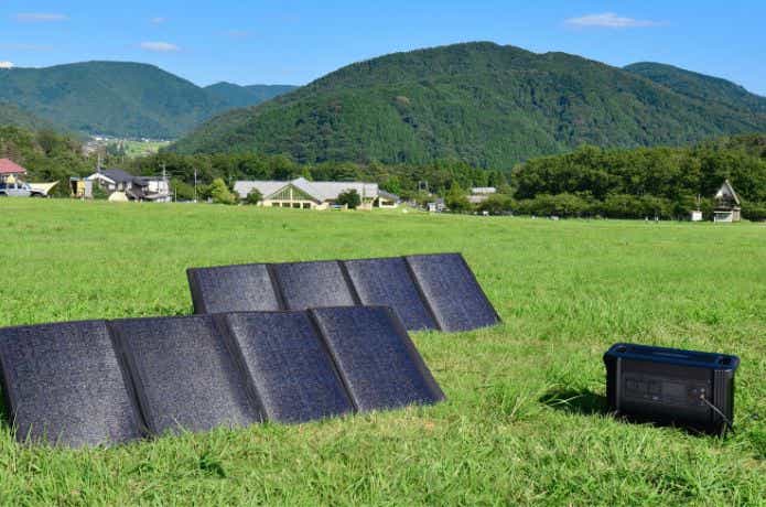 太陽光パネルでポータブルバッテリーを充電