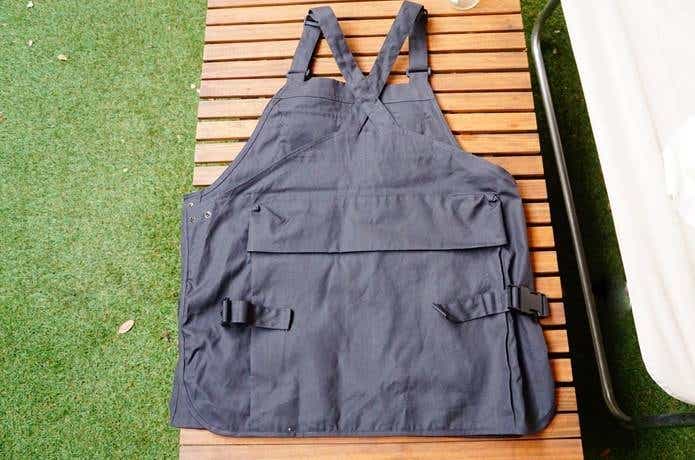 無印良品アウトドアエプロン背面