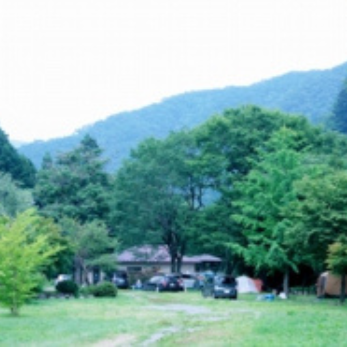 鬼怒川の絶景に癒されるキャンプ場。釣り堀・ドッグランなど施設も充実