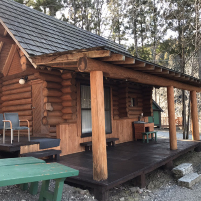 日光連山の絶景と源泉温泉が魅力の施設。マス釣り・BBQなども楽しめる