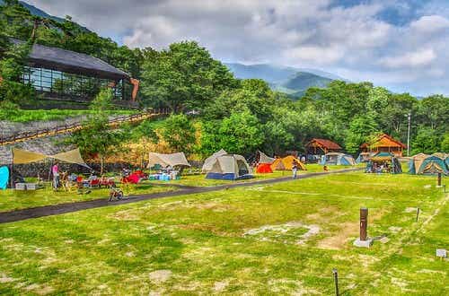 開湯1300年の名湯に入れる。ホテル敷地内で安心・安全