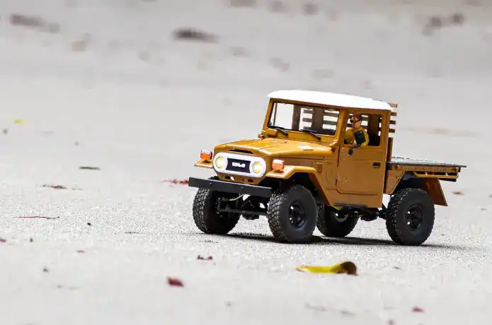 WPL JAPAN「C44 RTR」が走っている
