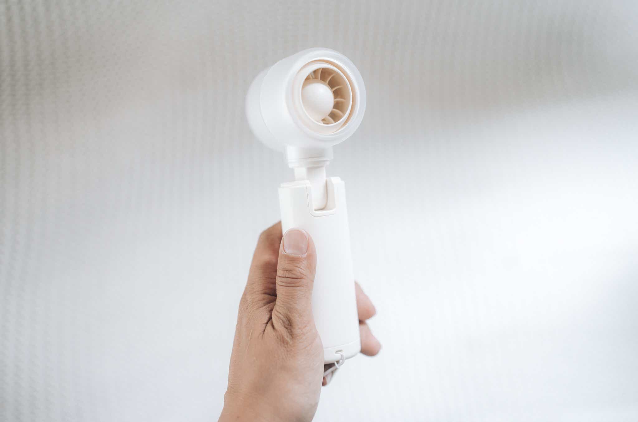 3COINS_アンブレラファン_手持ち反対側