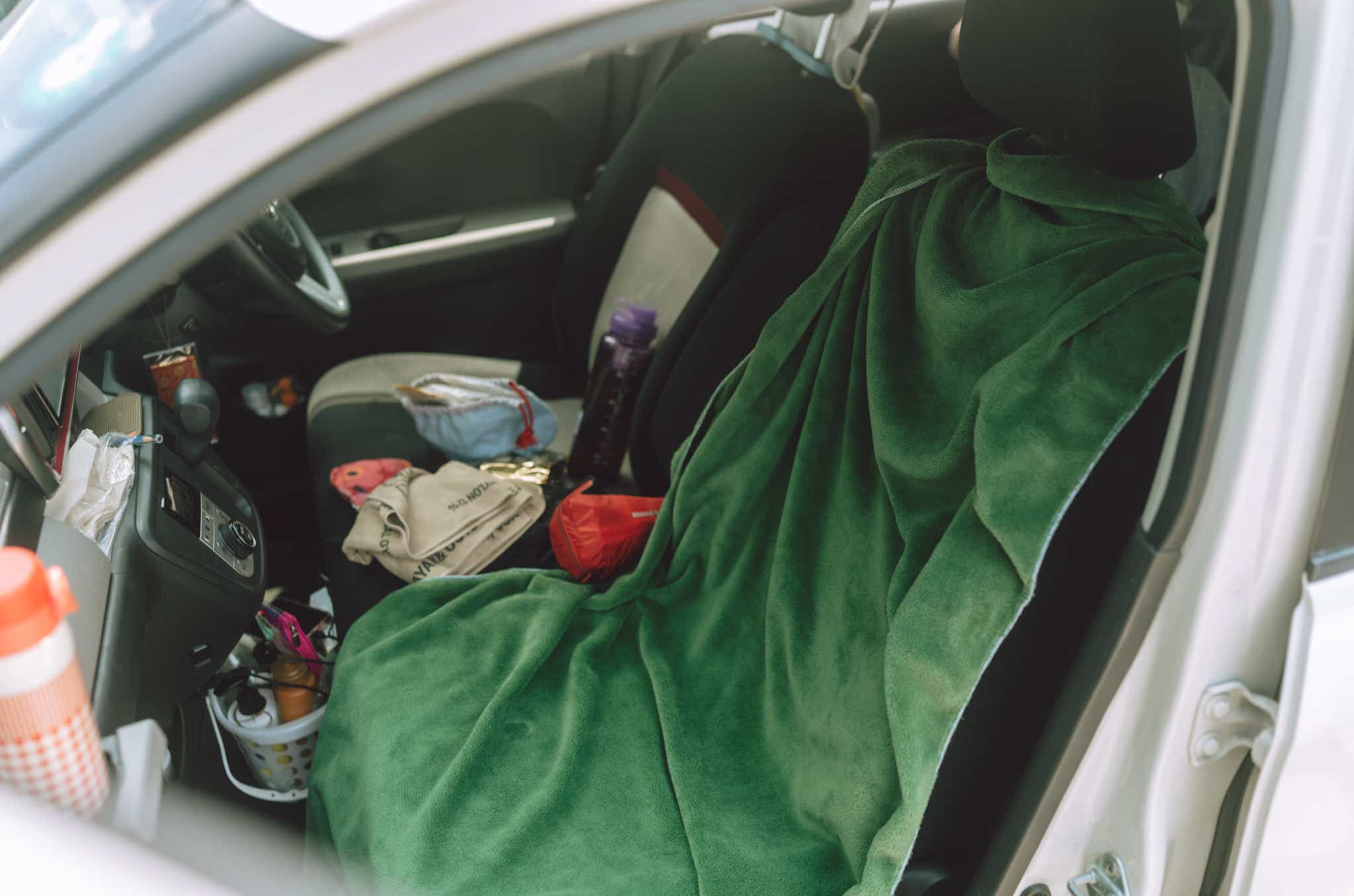 マグネットバスタオル_車内のシートに