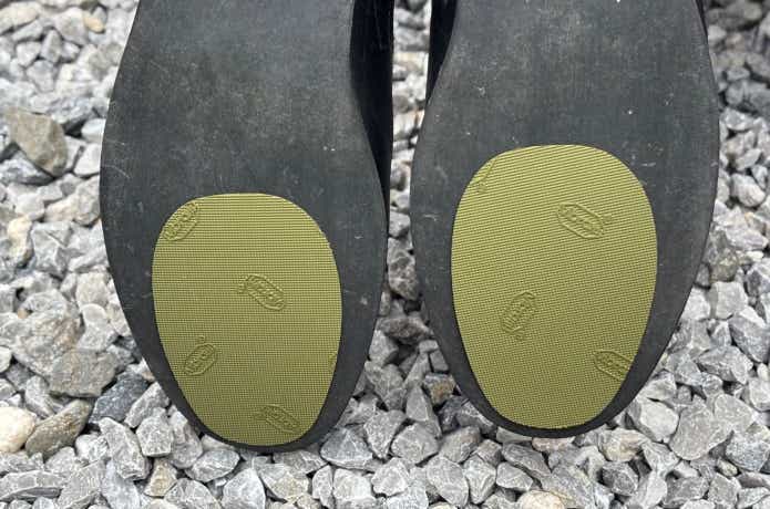 靴にパレットソールを貼った後