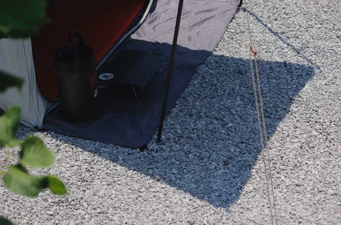 前室にも影がくっきりできている