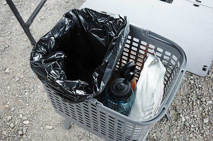 ゴミ袋をセットした腰らくバスケット