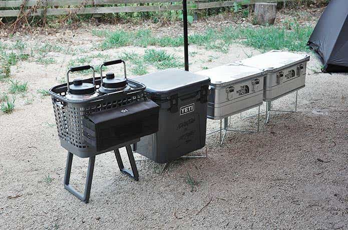 サイトに並べた腰らくバスケット