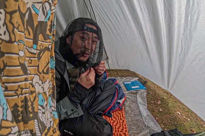 ヘッドネットをかぶるなべおさん