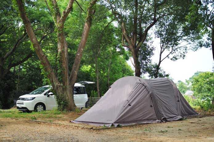 M.W.MのREADY Tent-Airvanと車