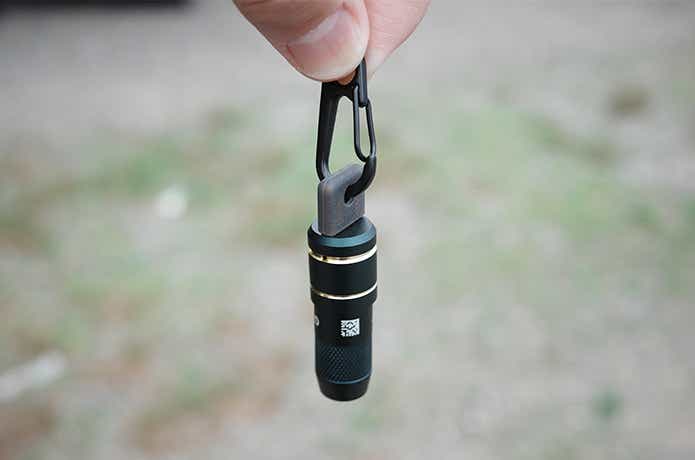 手で持ってぶら下げたimini2