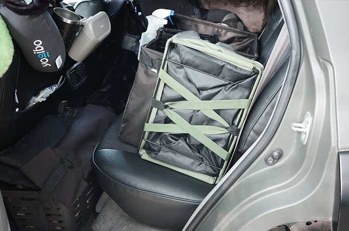 車に積載した折りたたみ式コンテナバッグ