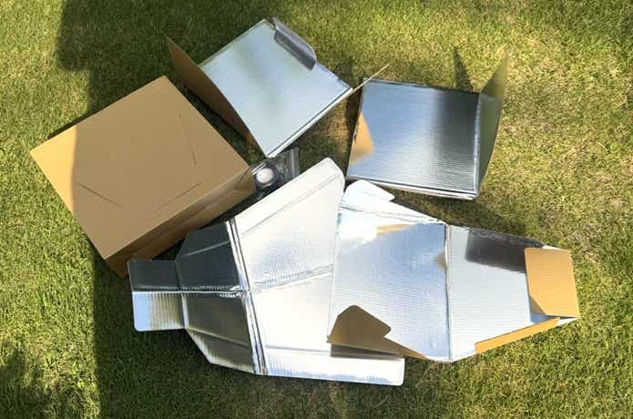 アースダンボール 「ソーラークッカー」