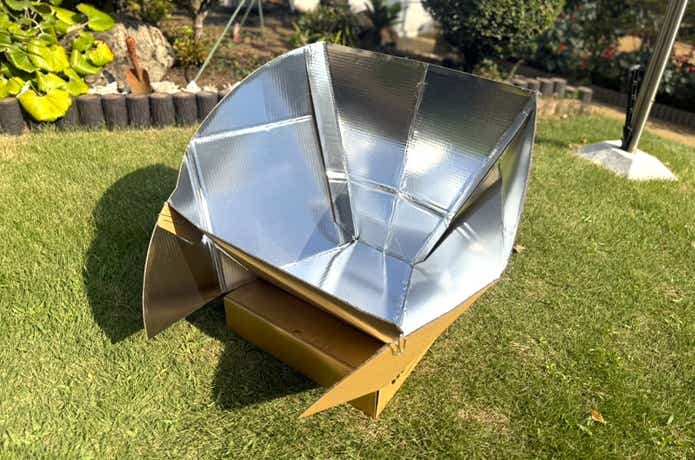 アースダンボール 「ソーラークッカー」