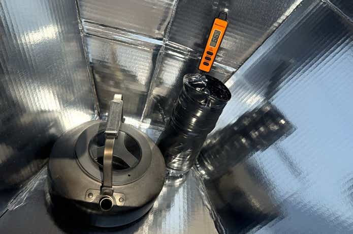 アースダンボール 「ソーラークッカー」