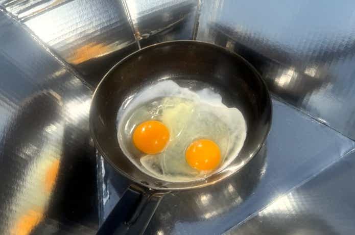 アースダンボール 「ソーラークッカー」