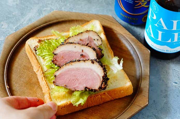 業務スーパー合鴨パストラミでサンドイッチ