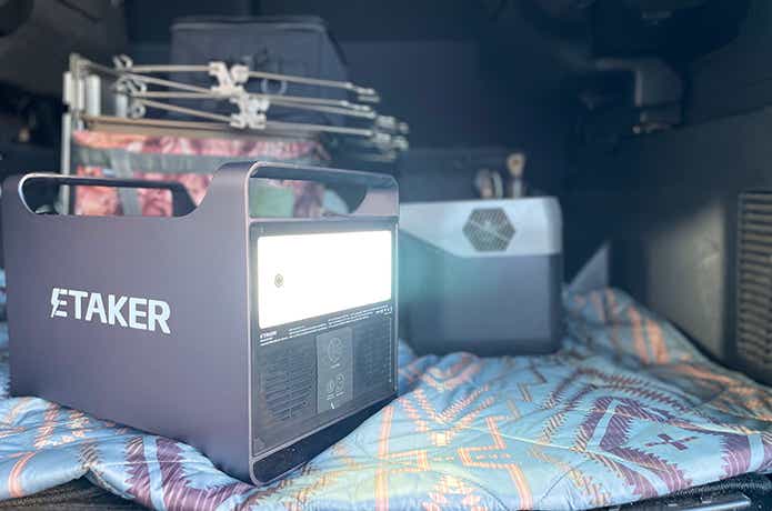 ETAKER「Portable Power Station M2000