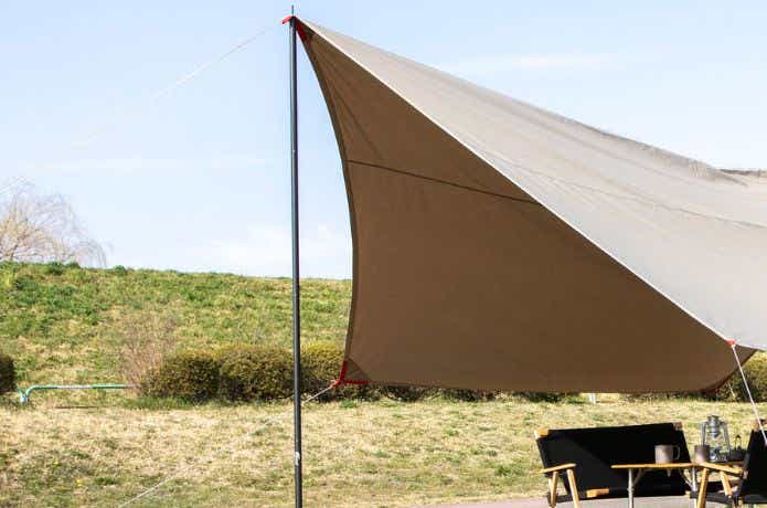 フィールドア カーボンテントポール240でタープを張る