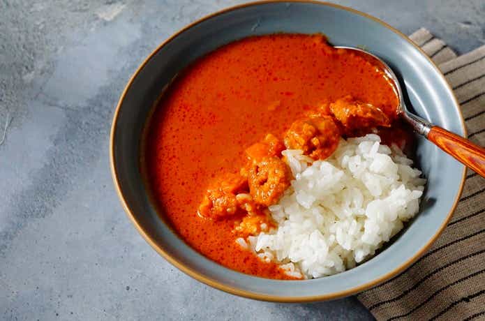 無印良品の夏グルメ「冷やして食べるえびとトマトのカレー」