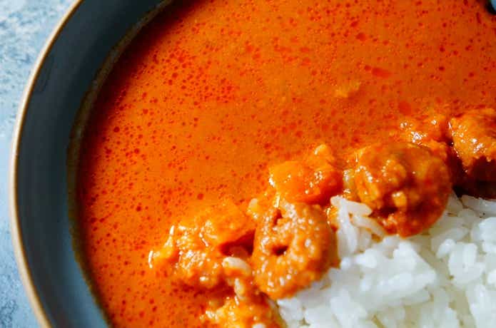 無印良品の夏グルメ「冷やして食べるえびとトマトのカレー」