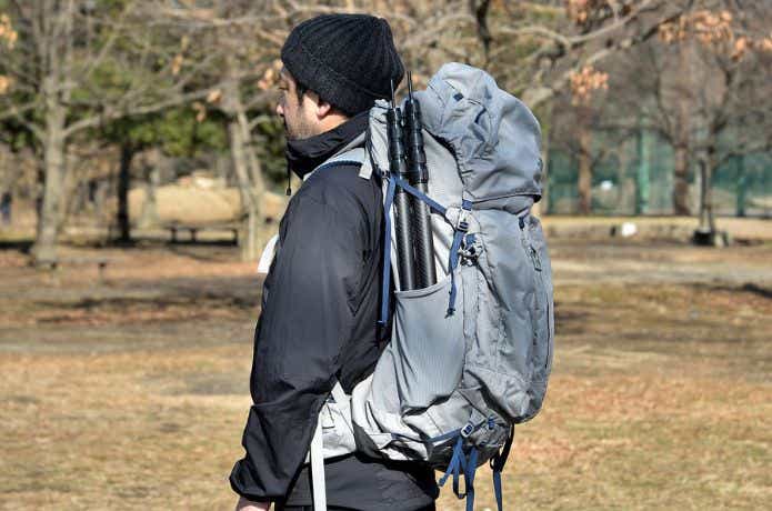 フィールドア 伸縮式カーボンコンポジットポール 220をリュックに入れる