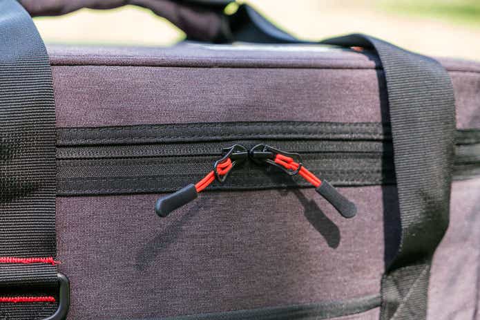 HUGEL エアロゲルソフトクーラーボックスのジッパー