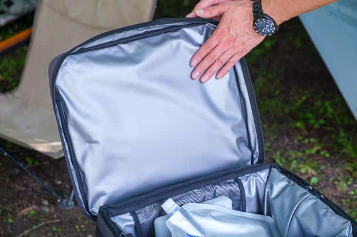 HUGEL エアロゲルソフトクーラーボックスの蓋裏側