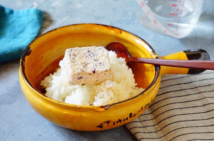 無印良品の夏グルメ「冷やし茶漬け　梅肉と長芋」開封した様子