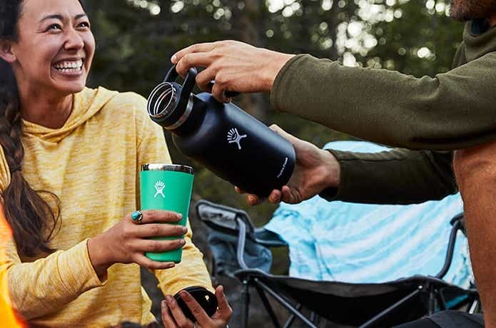 ハイドロフラスク「グロウラー 64oz」でビールを注ぐ