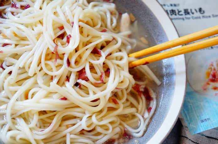 梅肉と長いもの冷やしうどん和え