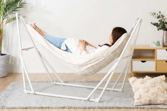3WAYハンモックに座る女性