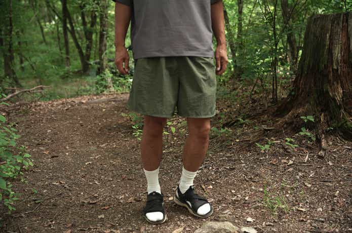 ハーフパンツとTシャツスタイル