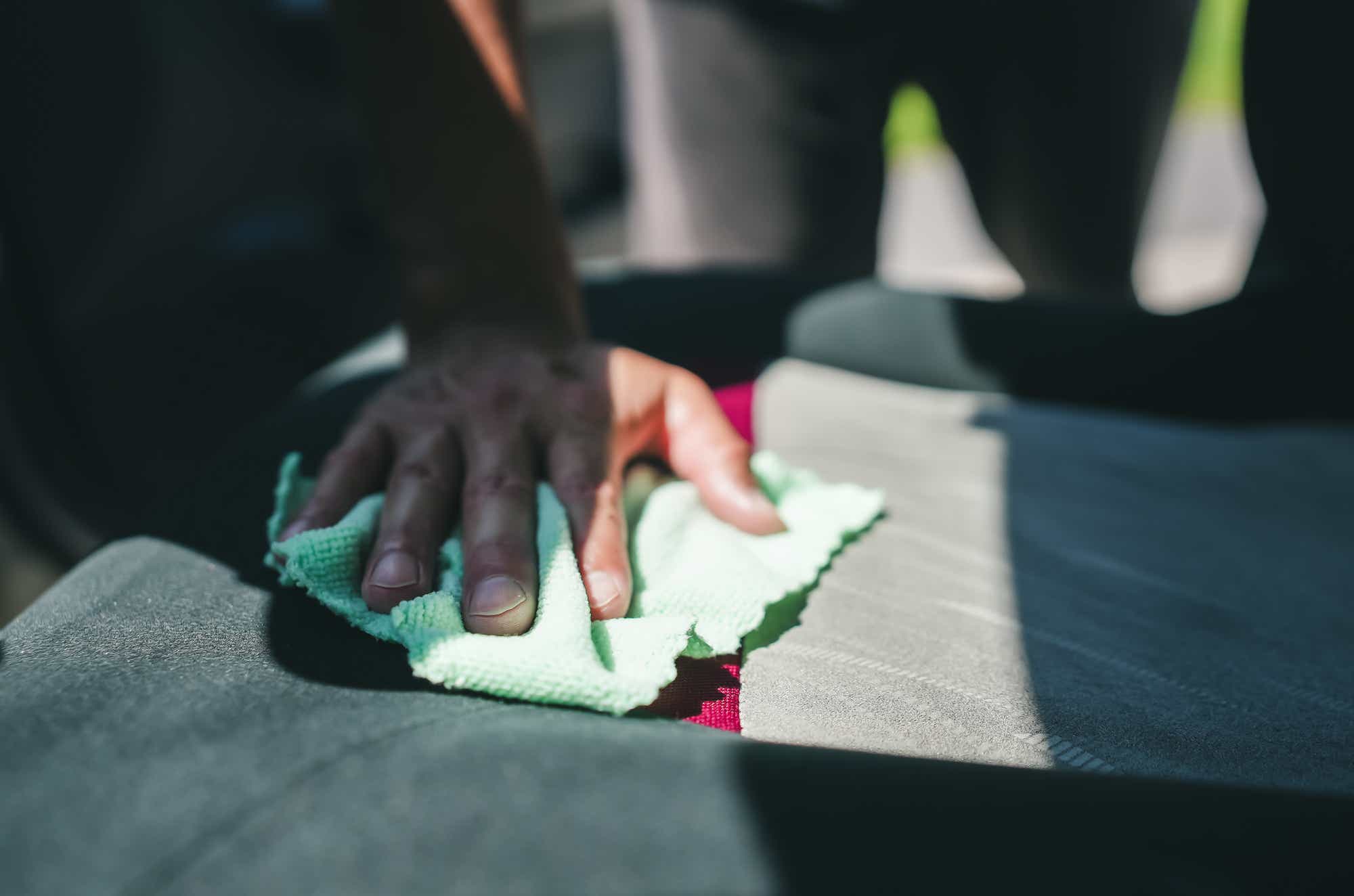 ルームピア 車内のシャンプーで洗浄した車内の仕上げ