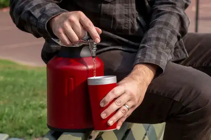 グロウラーワークス「UKEG GO 128」を使う男性