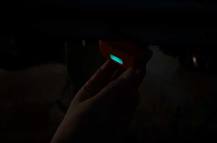 ボタンが蓄光仕様になっている