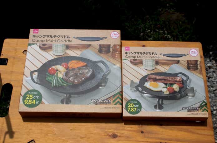 ダイソーのマルチグリドル25cmと20cmのパッケージ