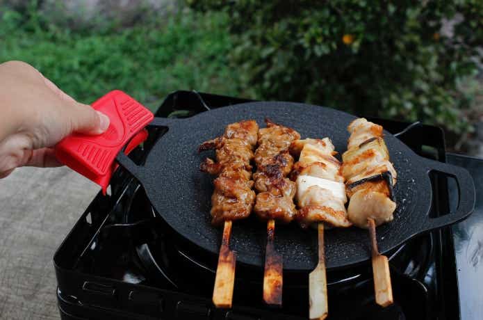 ダイソーのマルチグリドルとミトン