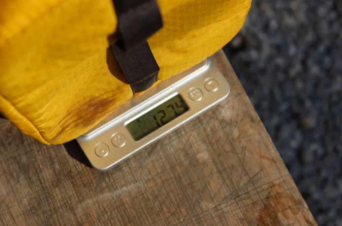 モンベルクーラーボックス4.0Lの重さ